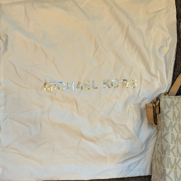 Michael Kors Signature Logo Large Purse With Silk Duster - Picture 9 of 9